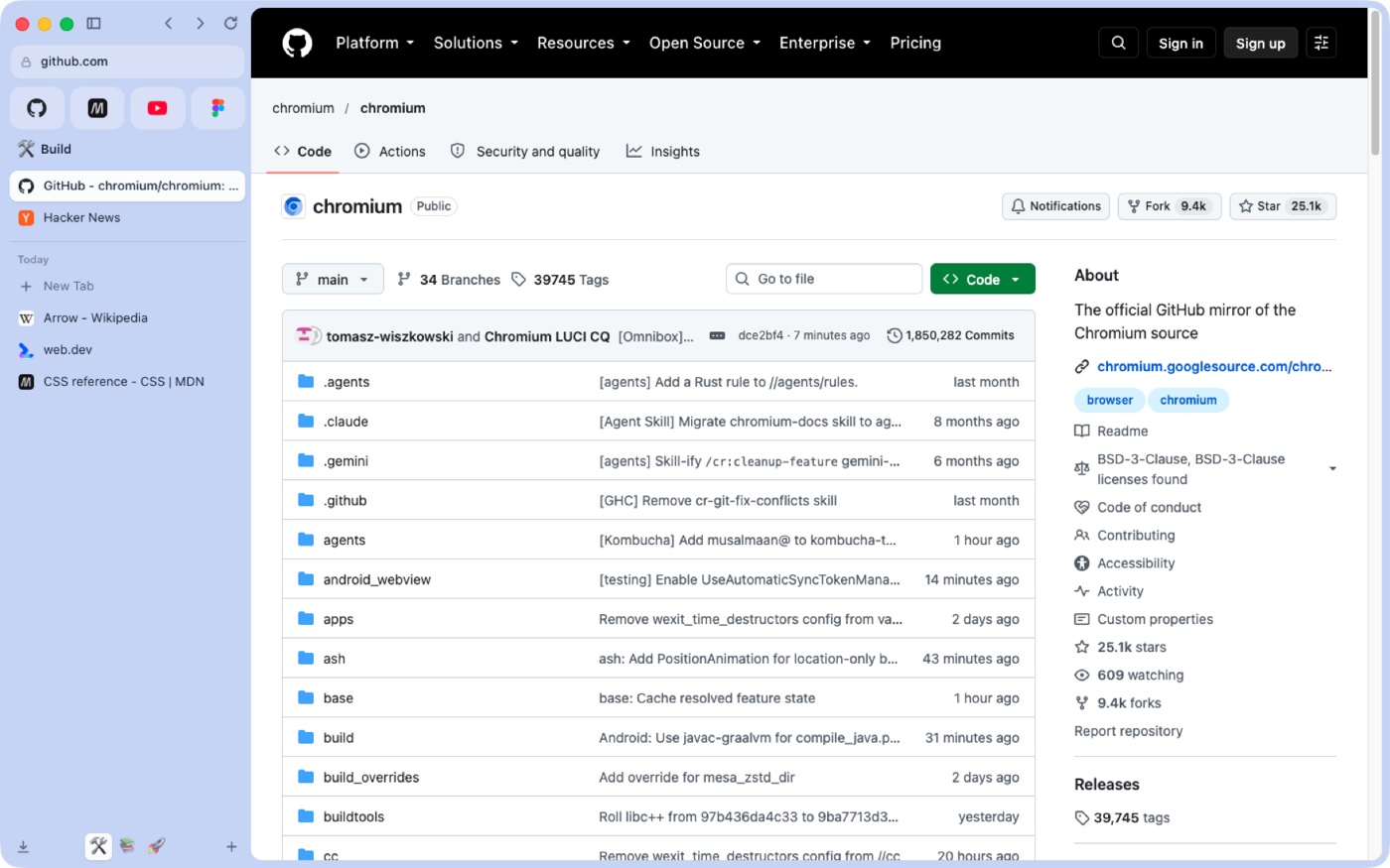 A janela do Flecha: a sidebar com favoritos, abas fixadas, abas do dia e Spaces, ao lado de uma página do GitHub